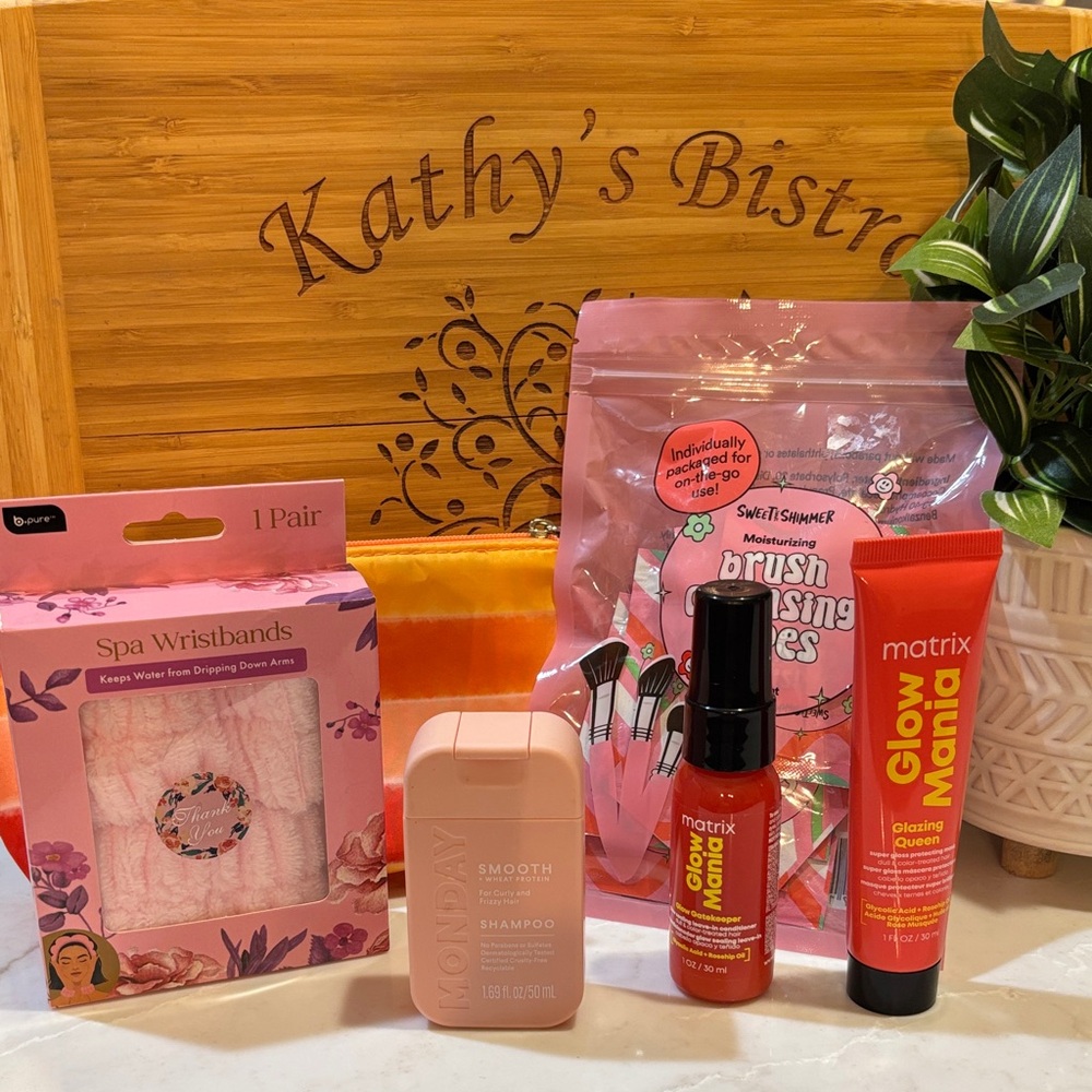 Matrix Glow Mania Hair Care Gift Set and Beauty Supply Bundle with Cosmetic Bag